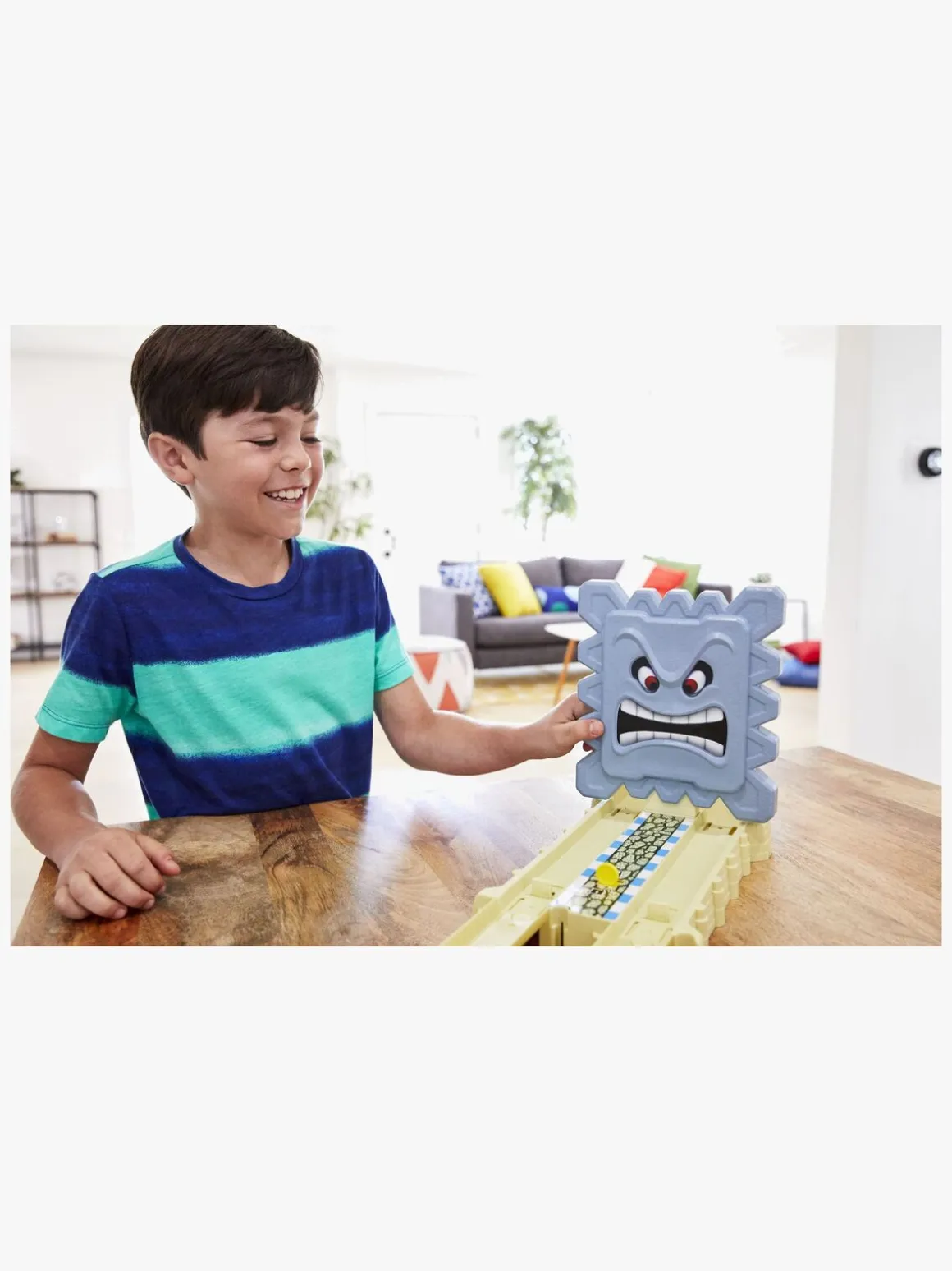 Hot Wheels Mario Kart Thwomp Ruins Track Set