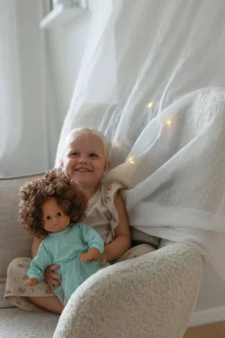 Skrållan Lillan Taledukke Mørkt Hår 36 cm