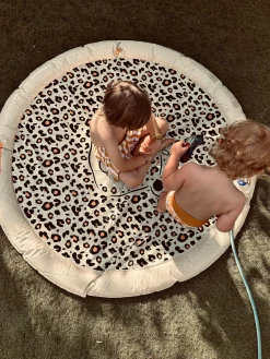 Swim Essentials Sprinkler Legetæppe, Safari Chique Beige